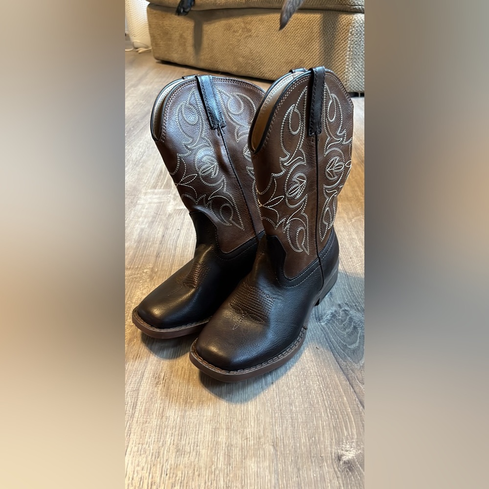 Size 2 Cowboy boots. Brand new never worn